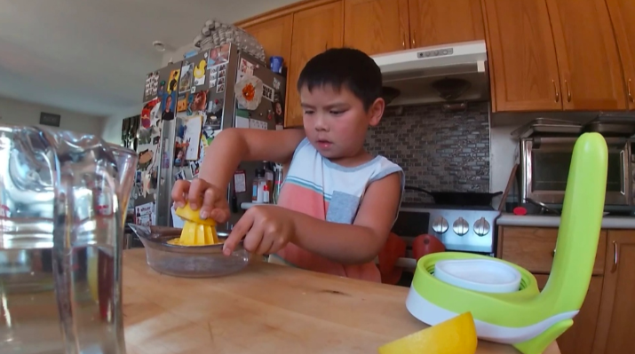 Anders' lemonade stand raises 900$, leaving him surprised.